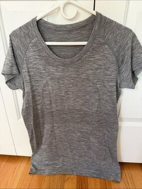 lululemon athletica Heathered Gray Short-Sleeve Active Tee